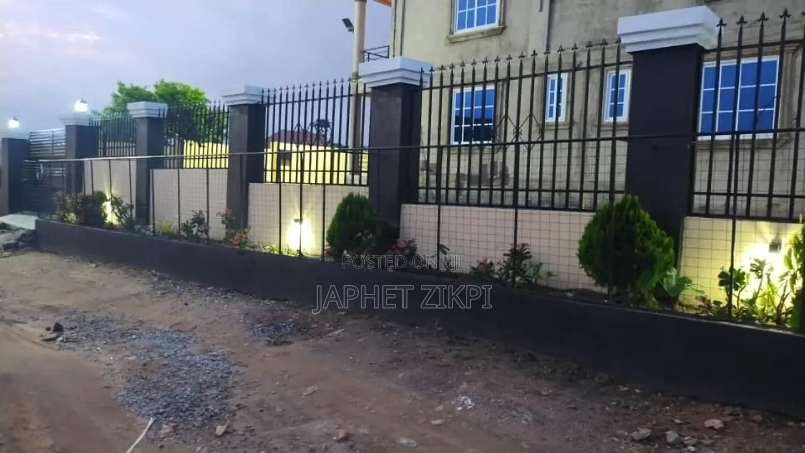 18bdrm Apartment in Kwabenya for sale
