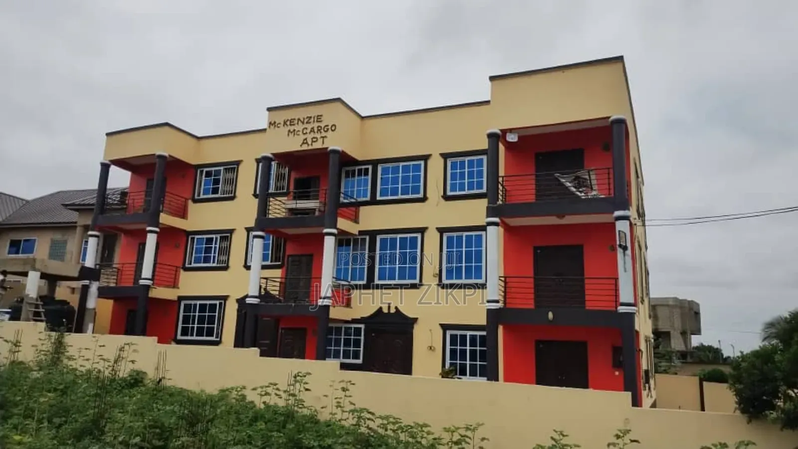 18bdrm Apartment in Kwabenya for sale