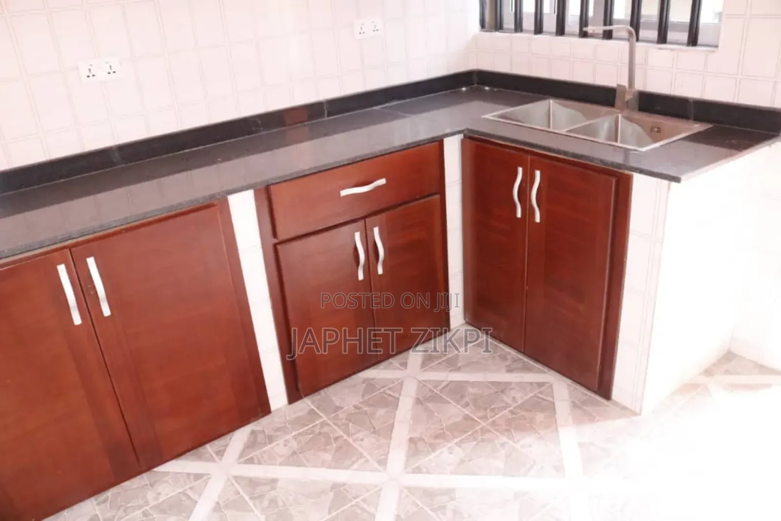 18bdrm Apartment in Kwabenya for sale