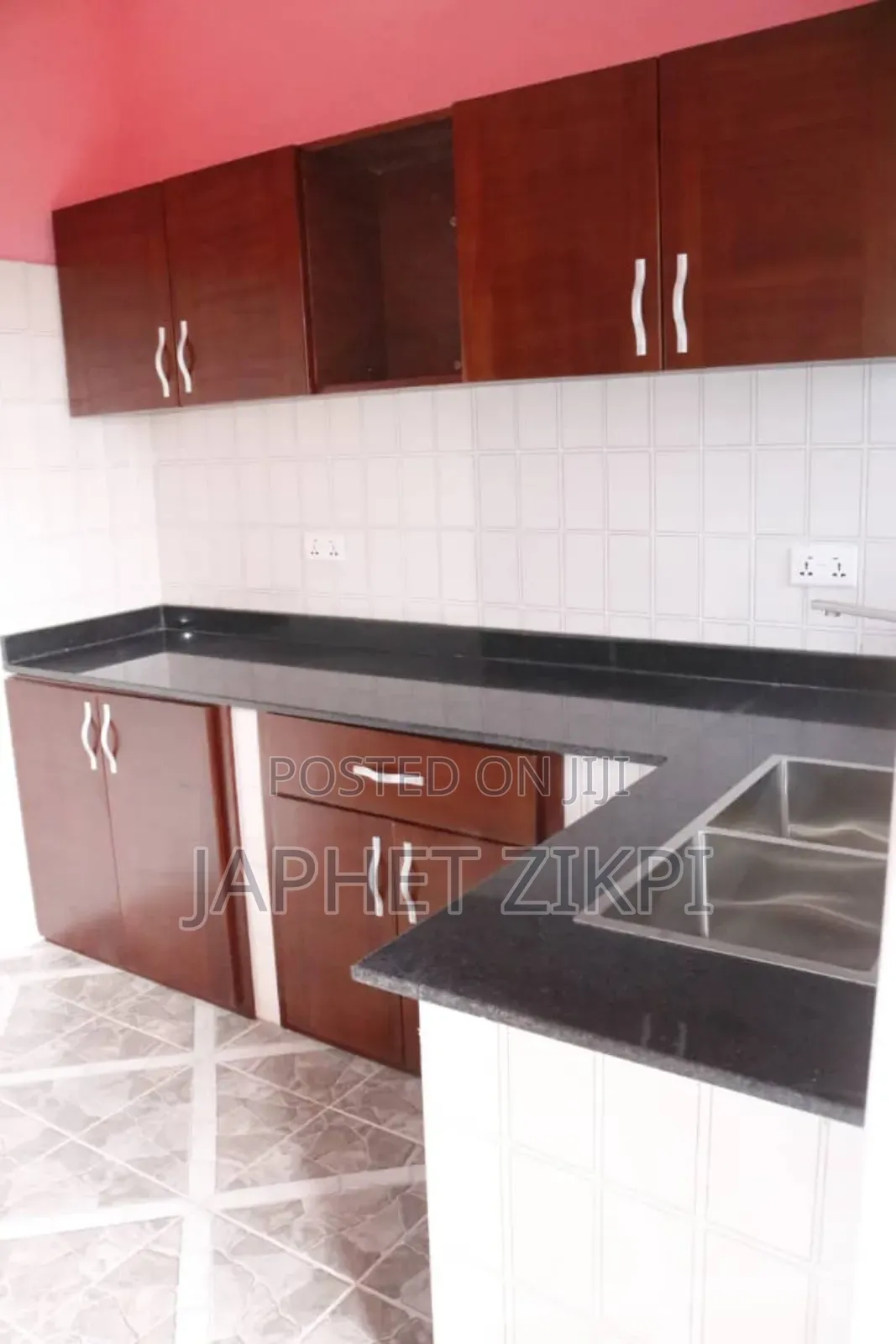 18bdrm Apartment in Kwabenya for sale