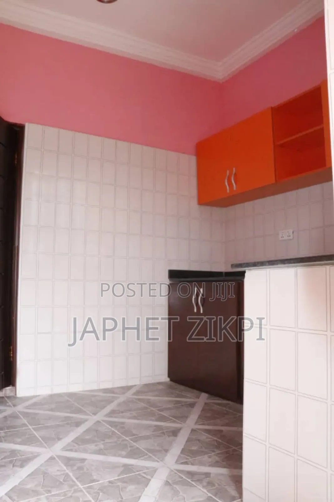 18bdrm Apartment in Kwabenya for sale