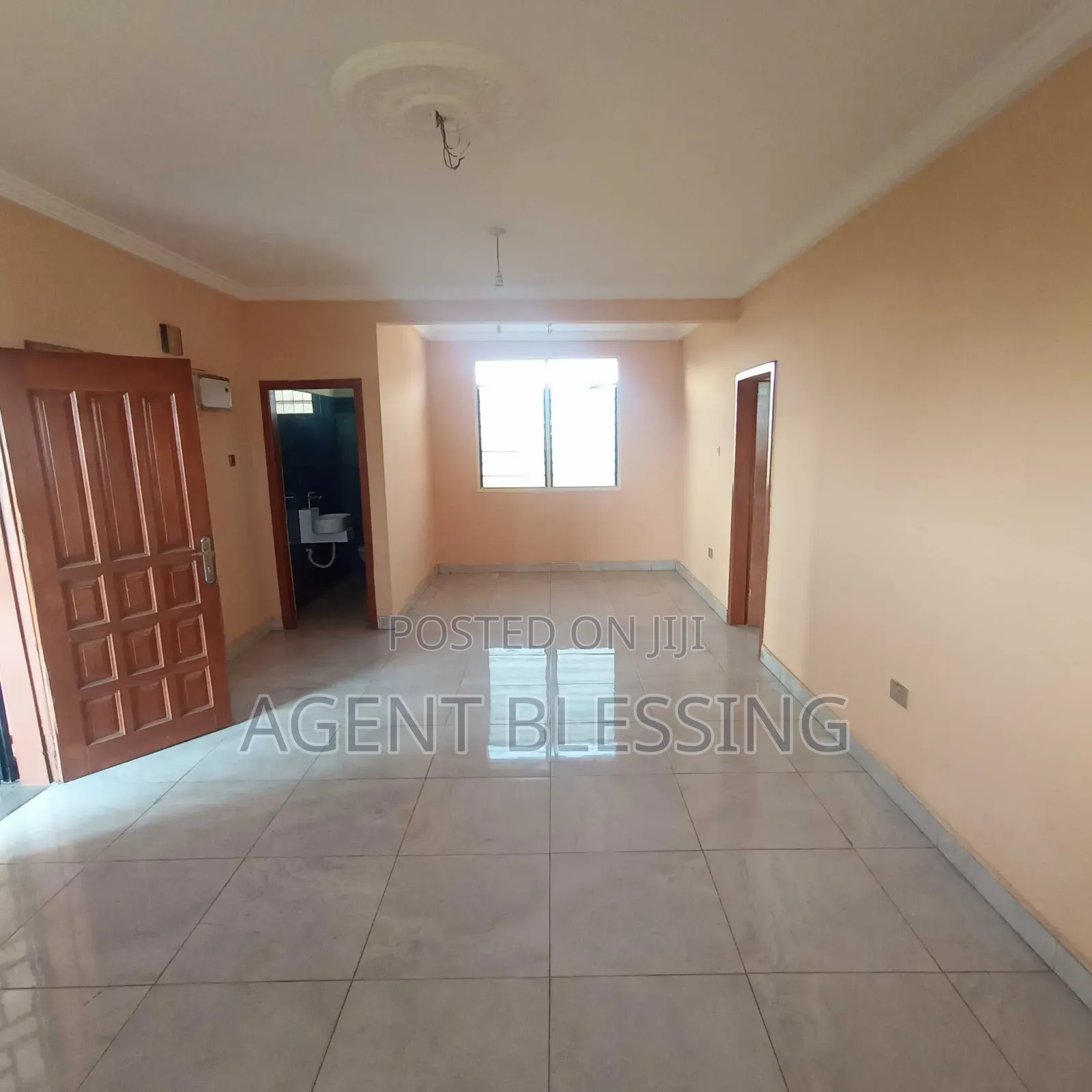2bdrm Apartment in Community 25, Tema Metropolitan for rent