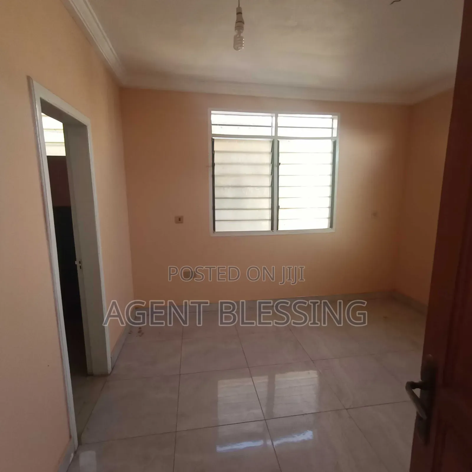 2bdrm Apartment in Community 25, Tema Metropolitan for rent