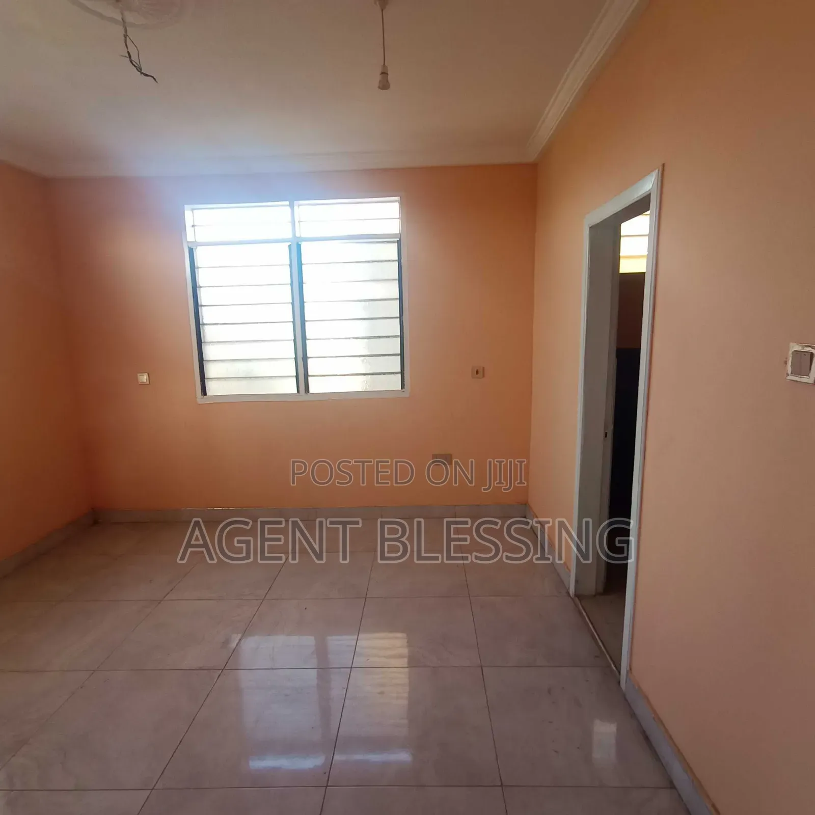 2bdrm Apartment in Community 25, Tema Metropolitan for rent