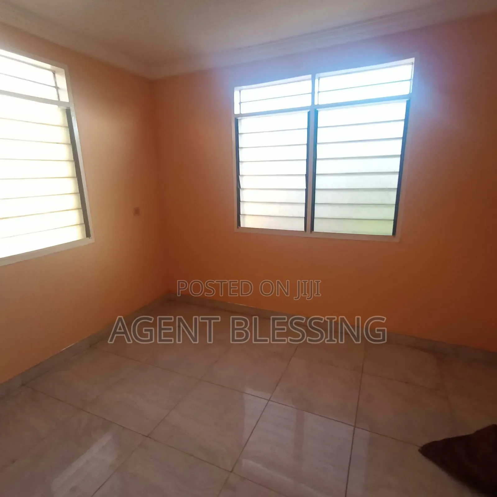 2bdrm Apartment in Community 25, Tema Metropolitan for rent