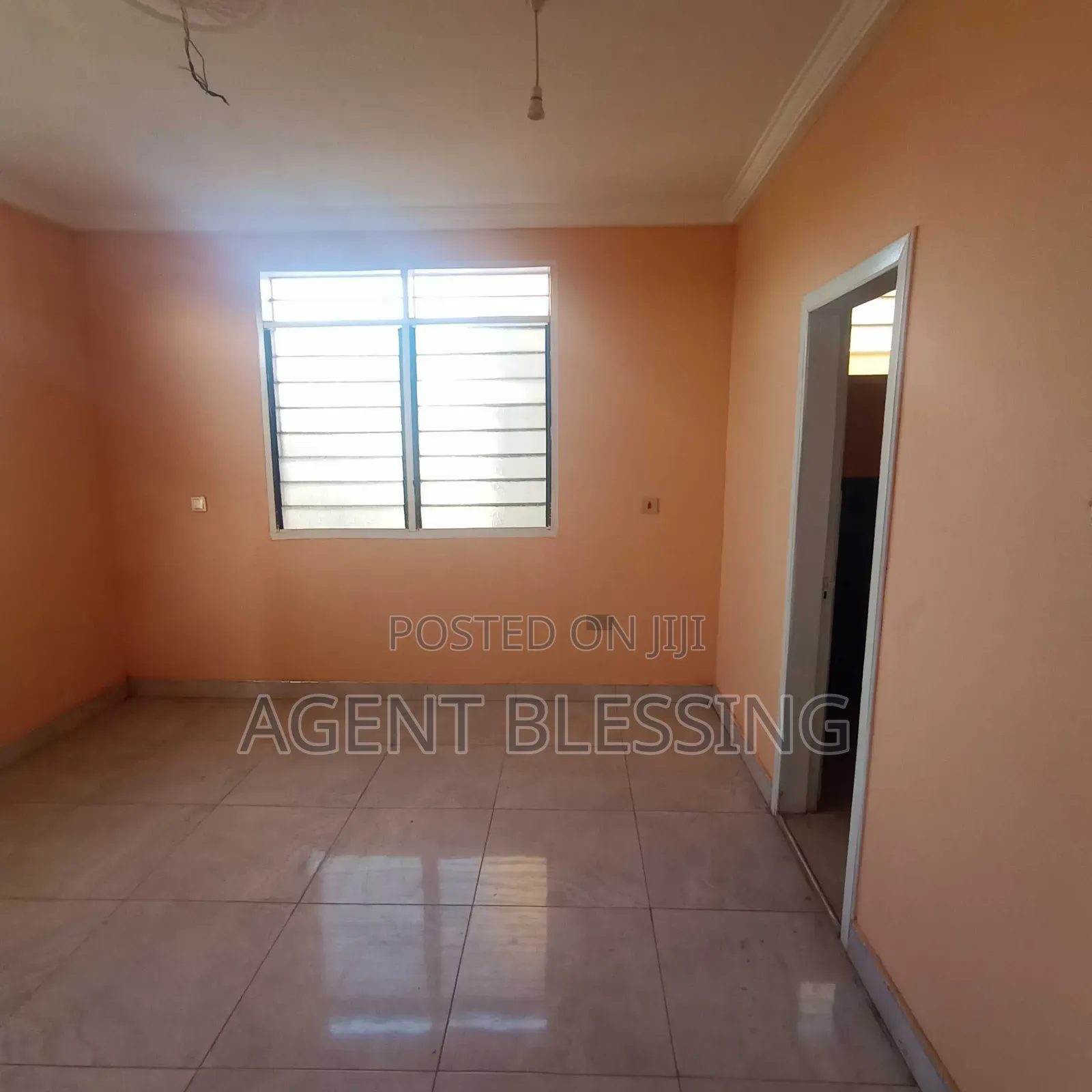 2bdrm Apartment in Community 25, Tema Metropolitan for rent