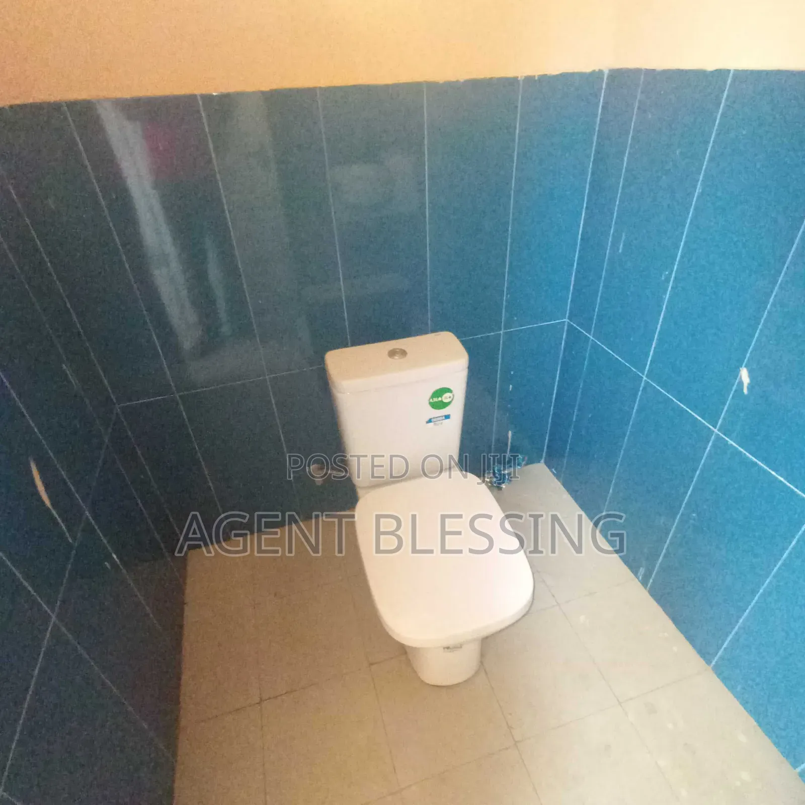 2bdrm Apartment in Community 25, Tema Metropolitan for rent