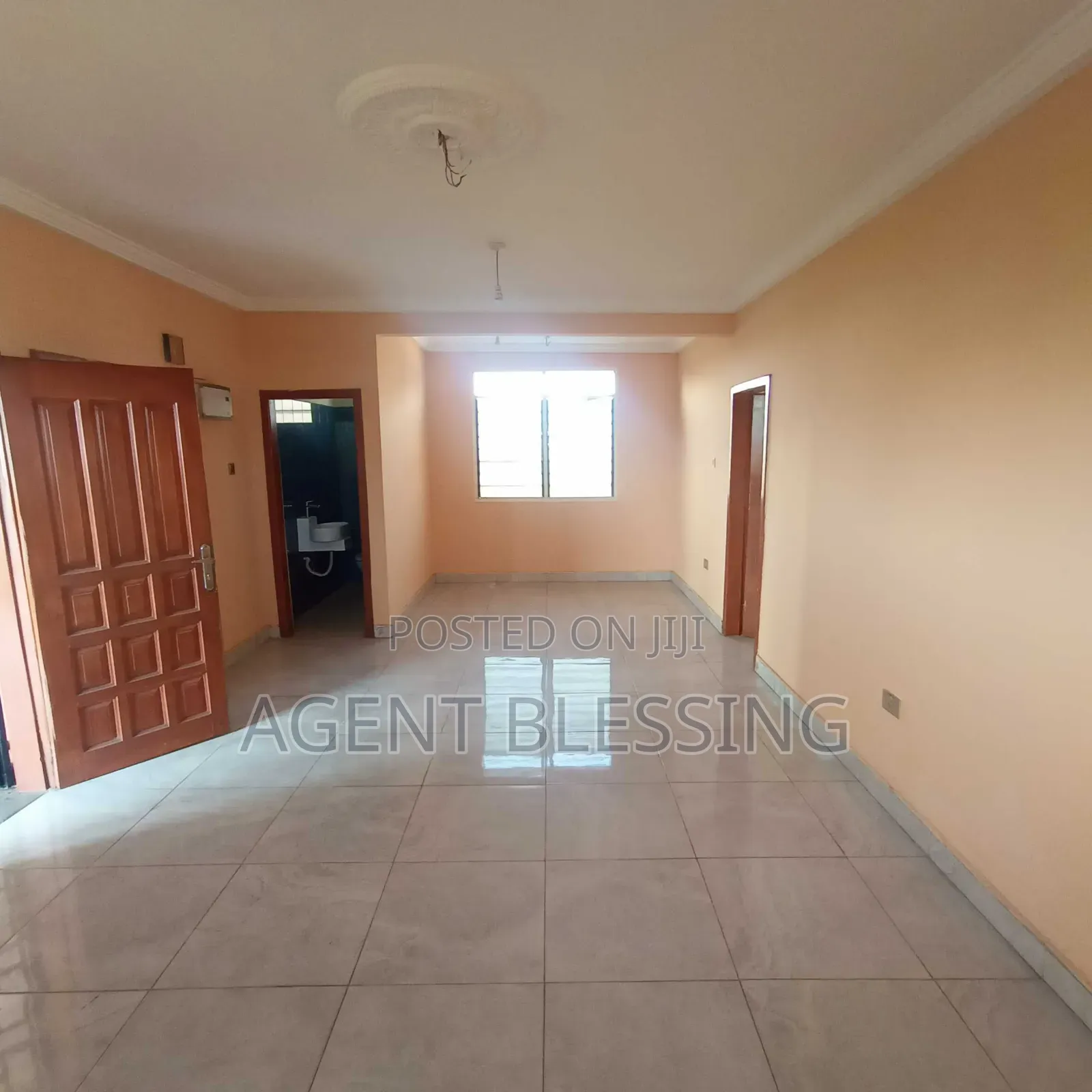 2bdrm Apartment in Community 25, Tema Metropolitan for rent
