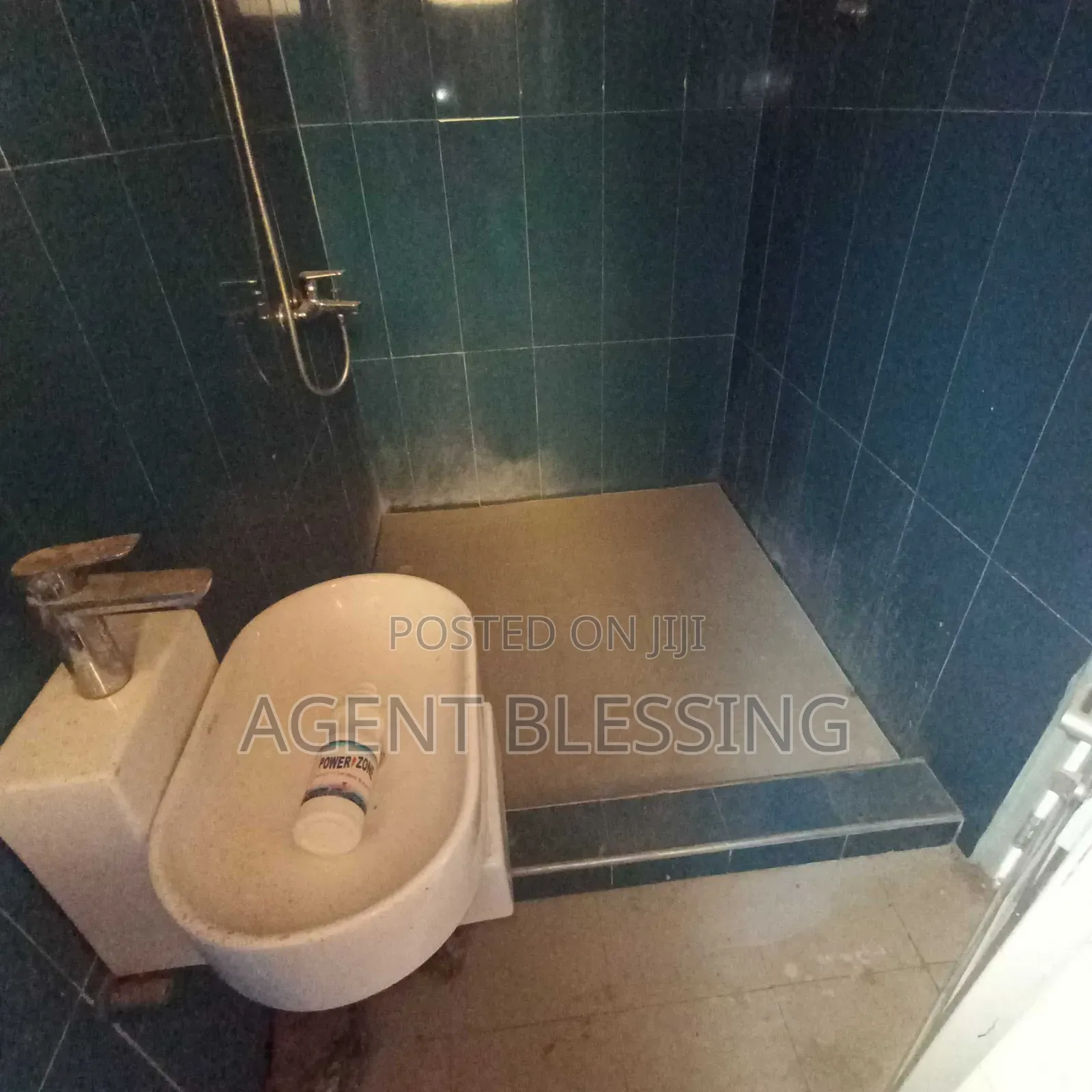 2bdrm Apartment in Community 25, Tema Metropolitan for rent