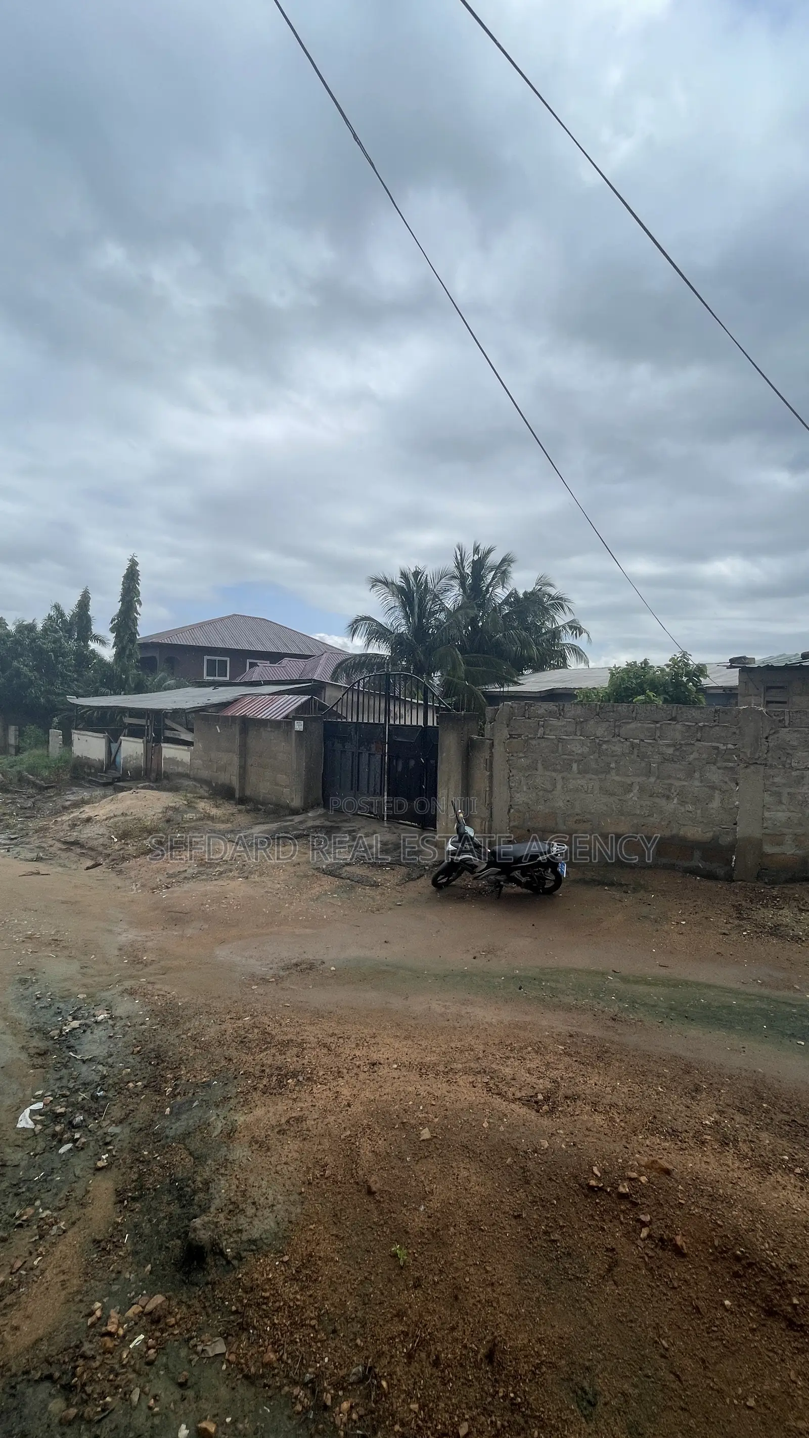 3bdrm House in Sefdard Real Estate, Amasaman for sale