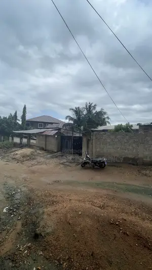 3bdrm House in Sefdard Real Estate, Amasaman for sale
