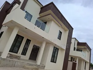 4bdrm House in Ahodwo Daban, Kumasi Metropolitan for sale