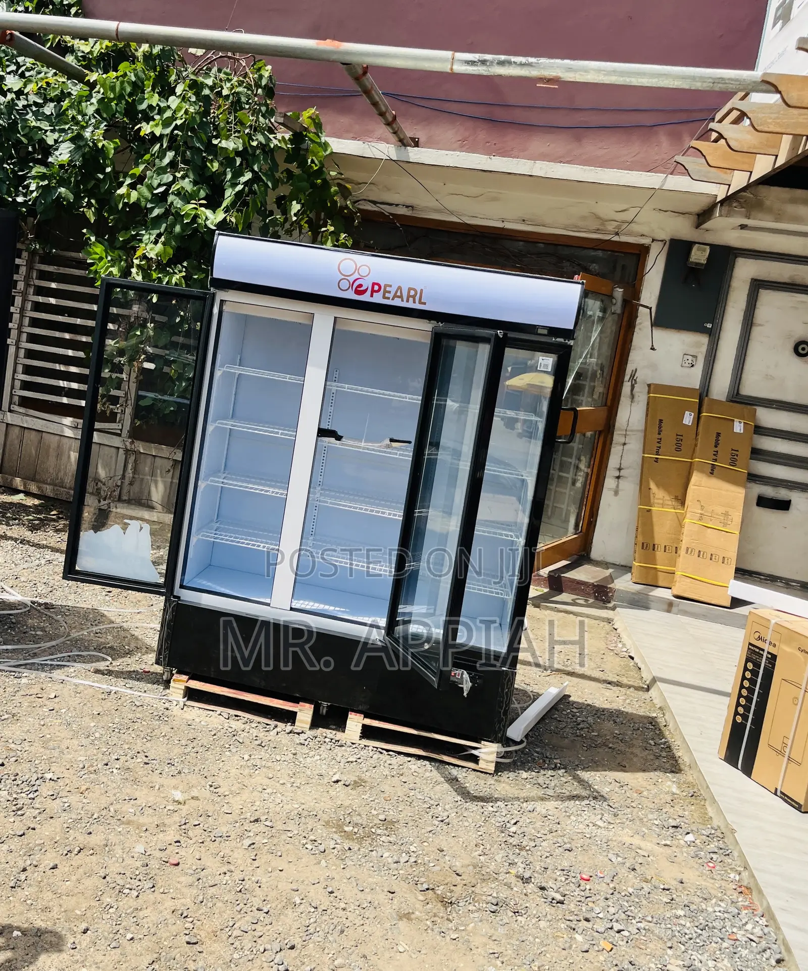 Uniquely Pearl PVC-1540-28ab 3 Door Display Fridge.