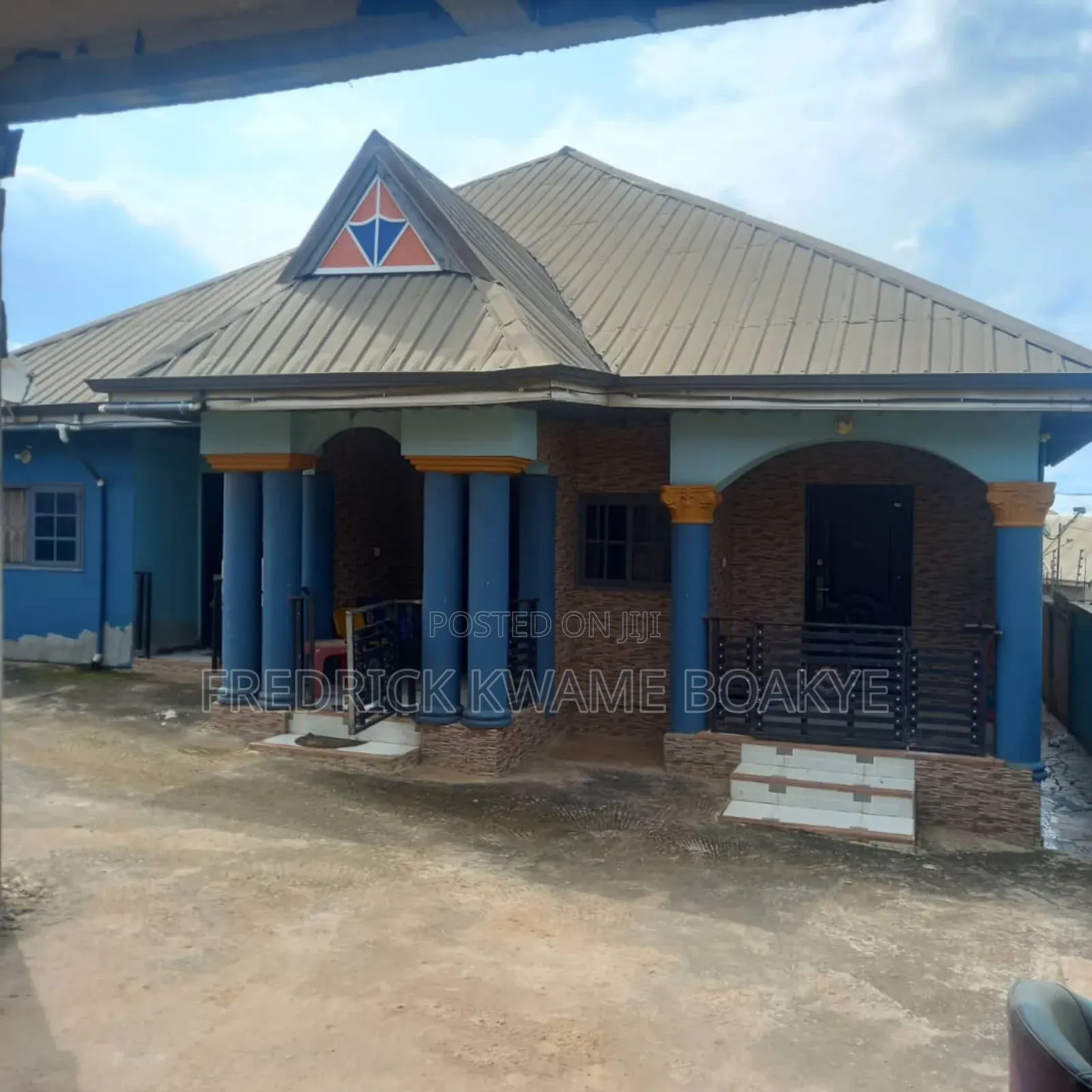 6bdrm House in Brother K Estate, Kumasi Metropolitan for sale
