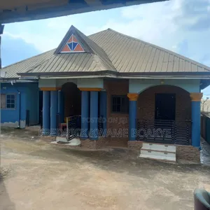 6bdrm House in Brother K Estate, Kumasi Metropolitan for sale
