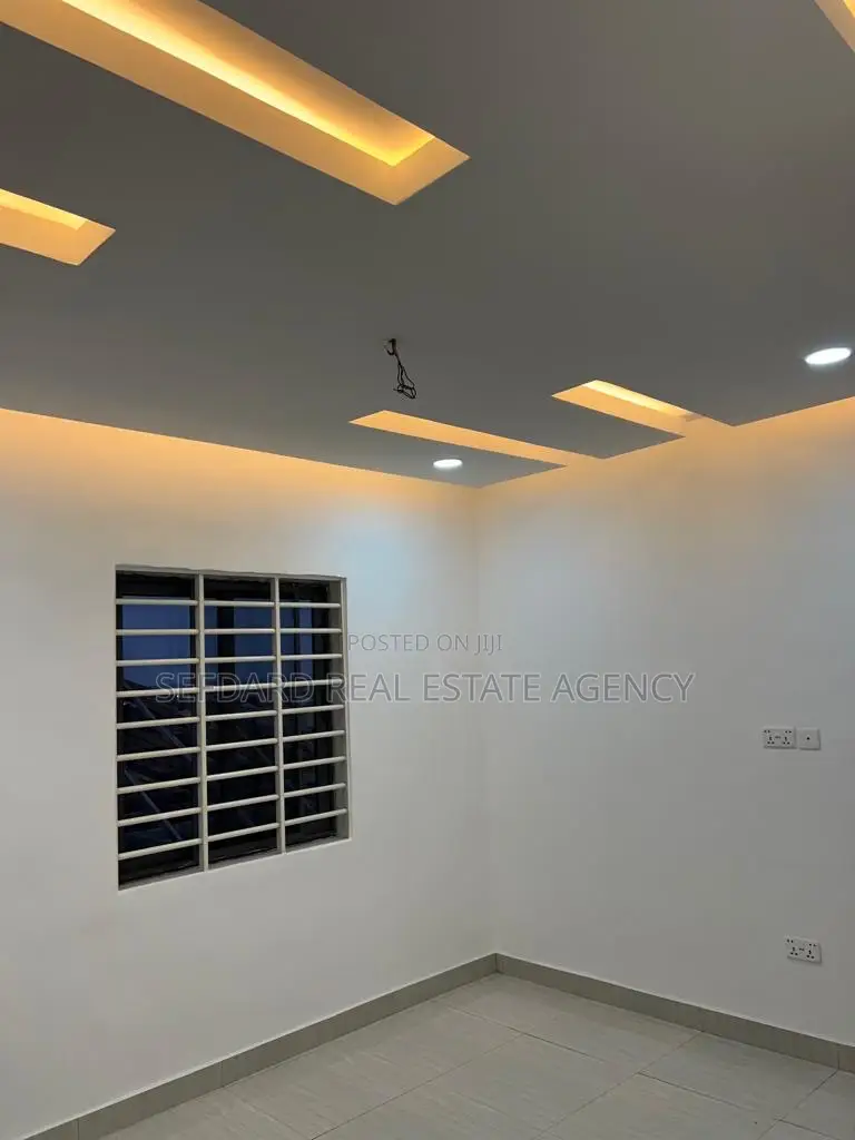 4bdrm Duplex in Sefdard Real Estate, Kasoa for sale
