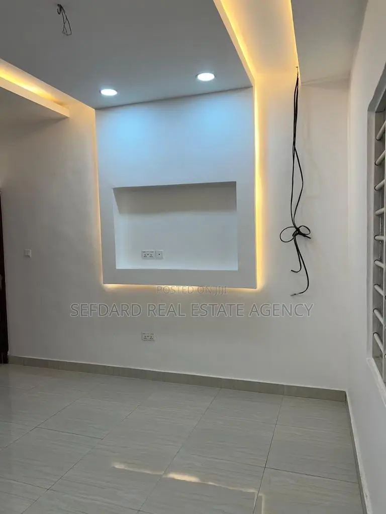 4bdrm Duplex in Sefdard Real Estate, Kasoa for sale