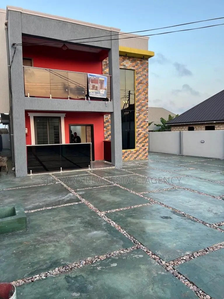 4bdrm Duplex in Sefdard Real Estate, Kasoa for sale