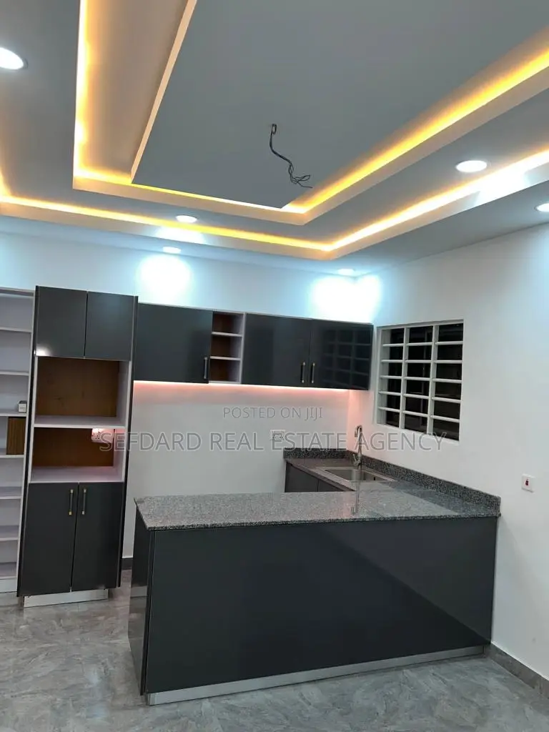 4bdrm Duplex in Sefdard Real Estate, Kasoa for sale