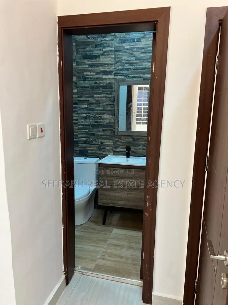 4bdrm Duplex in Sefdard Real Estate, Kasoa for sale