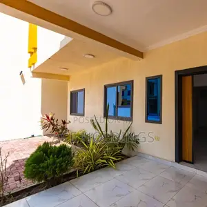 4bdrm Townhouse / Terrace in Achimota for rent