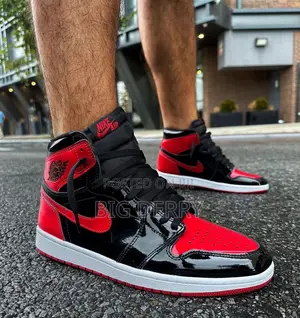 Air Jordan 1 Patent Bred