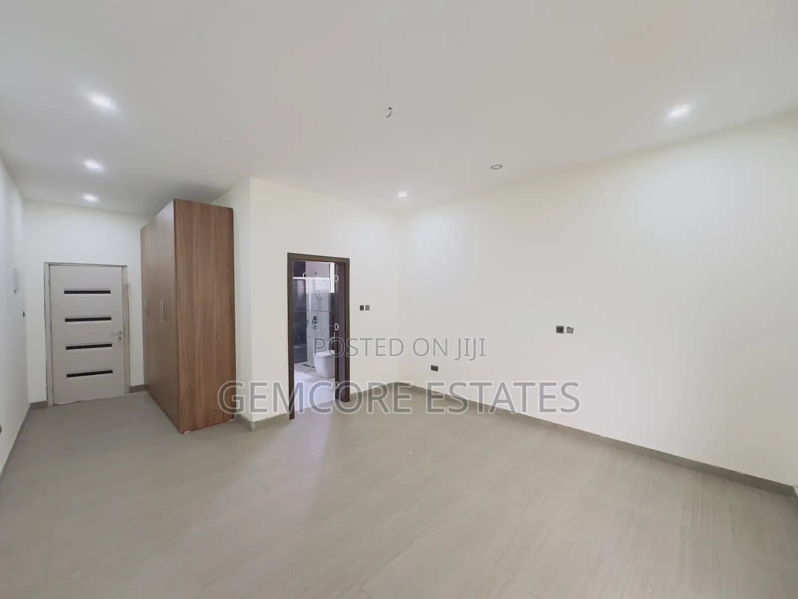 5bdrm House in East Legon for sale