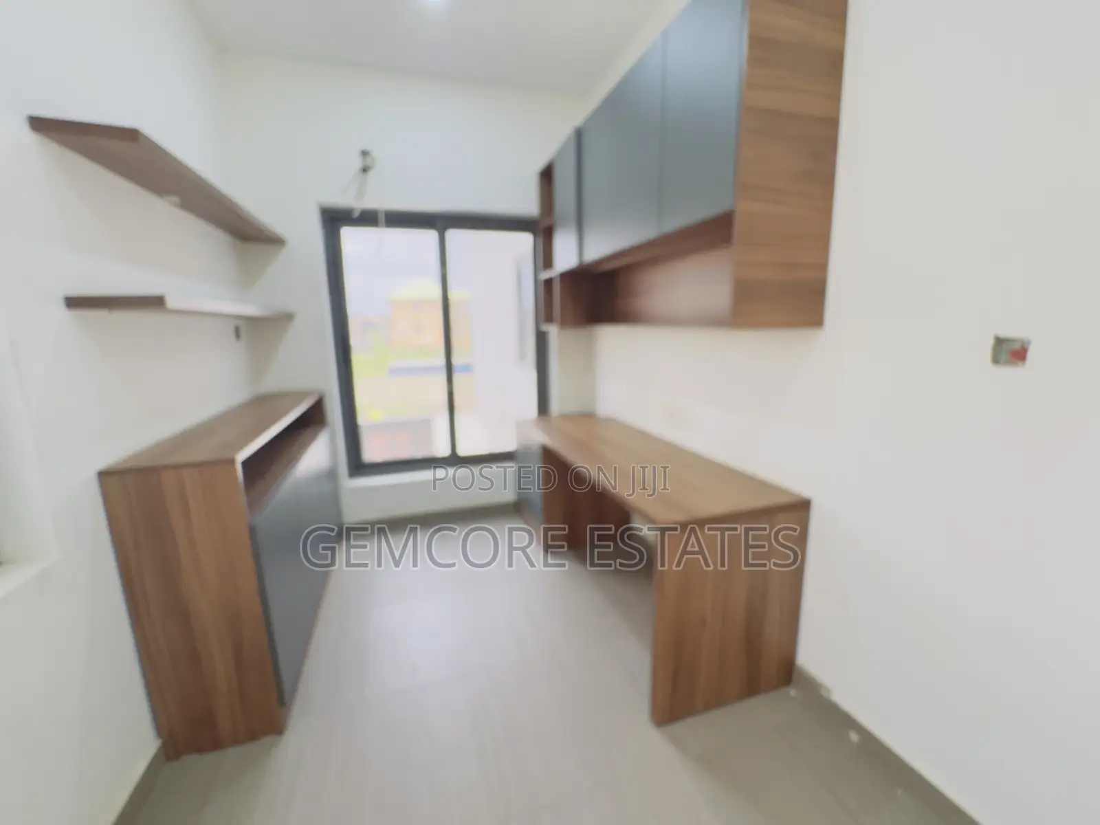 5bdrm House in East Legon for sale