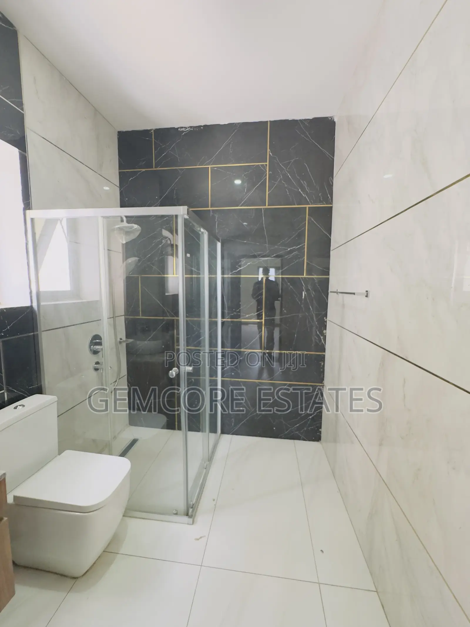 5bdrm House in East Legon for sale
