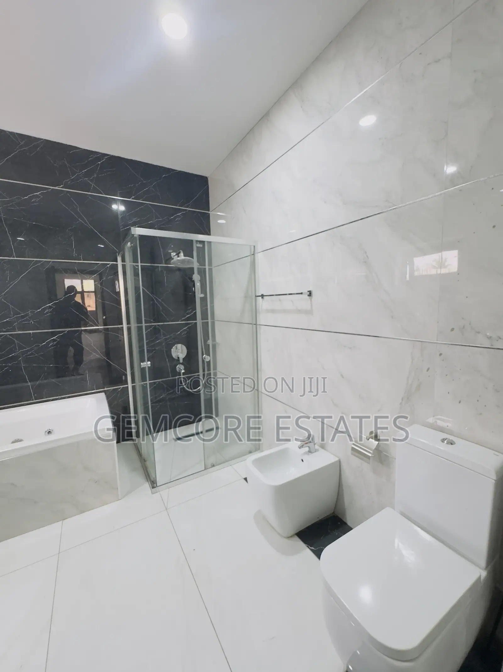 5bdrm House in East Legon for sale