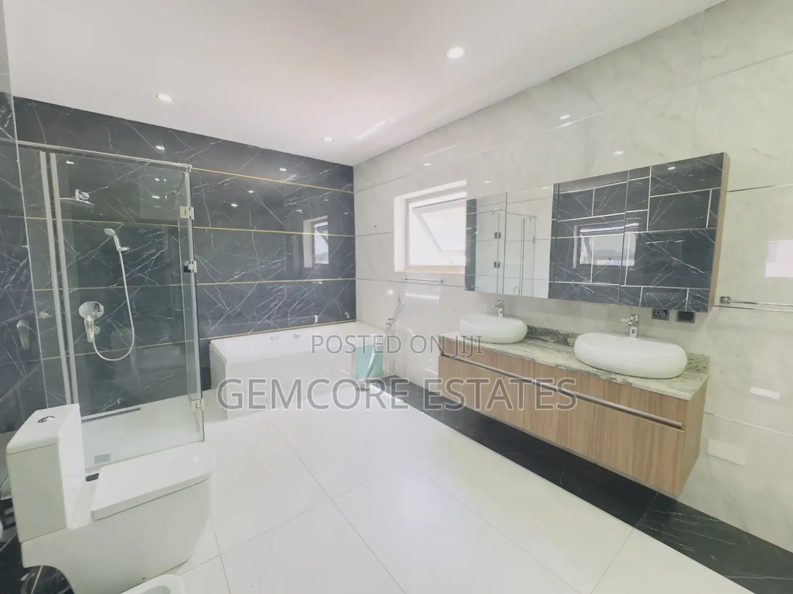 5bdrm House in East Legon for sale