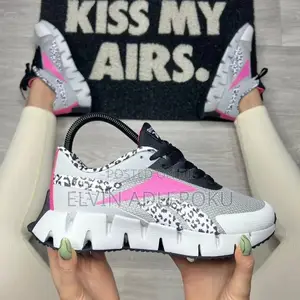 Reebok Ladies Dynamica “ Noir Chalk Gum”