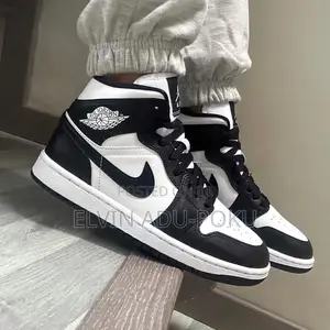 Air Jordan 1 Mid "Panda"