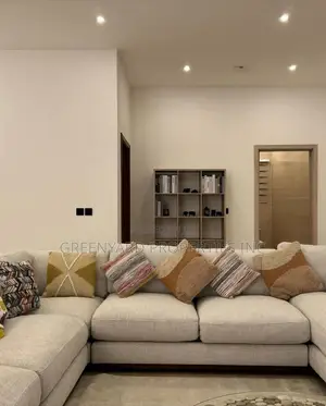 3bdrm House in Community 8, Lake Side Estate for sale