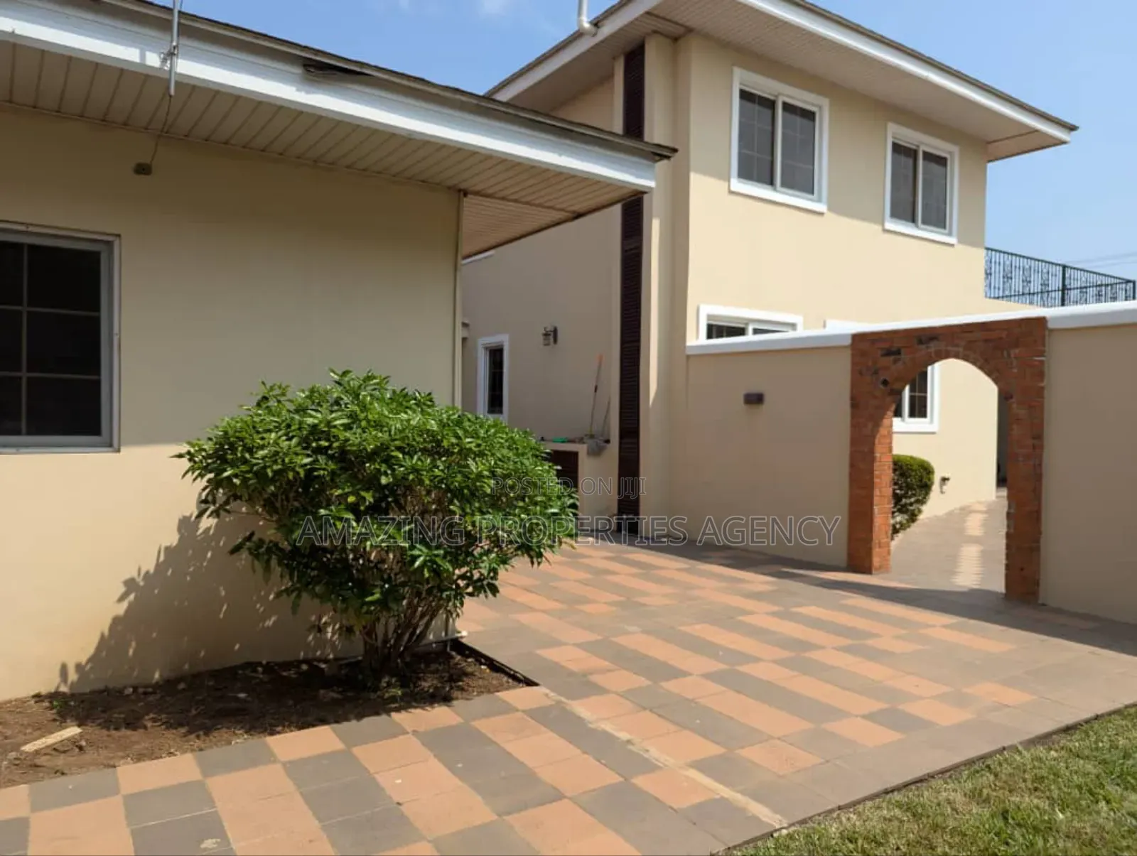 5bdrm House in East Legon for sale