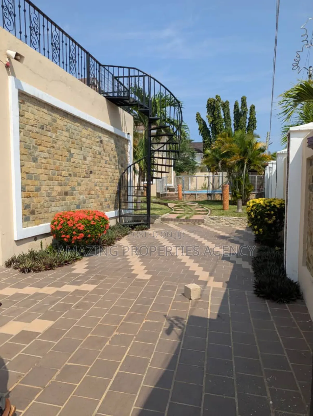 5bdrm House in East Legon for sale