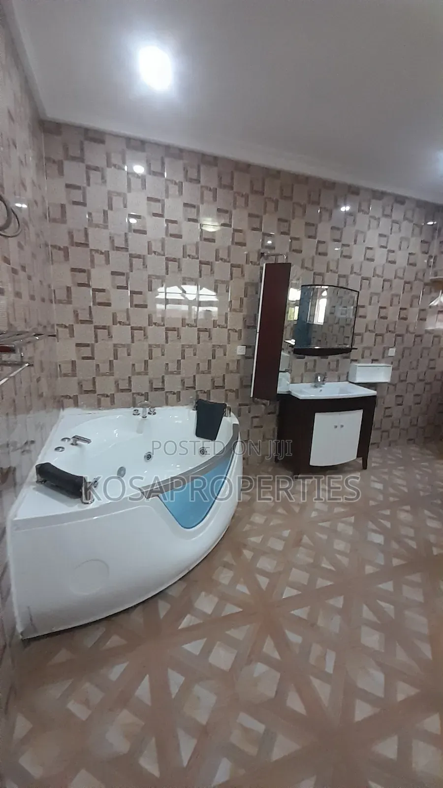 5bdrm House in Adjiringanor West, Adjiriganor for sale