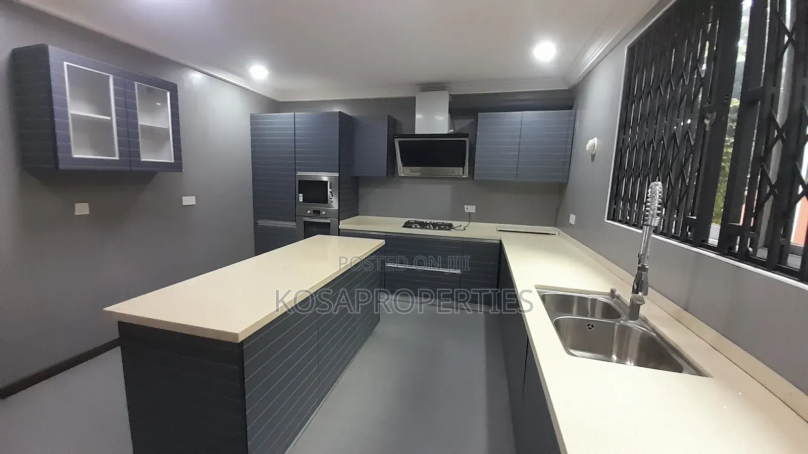 5bdrm House in Adjiringanor West, Adjiriganor for sale