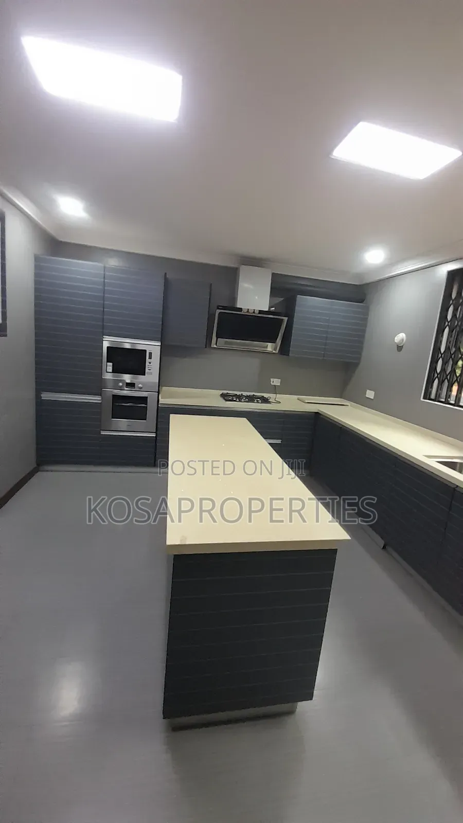 5bdrm House in Adjiringanor West, Adjiriganor for sale