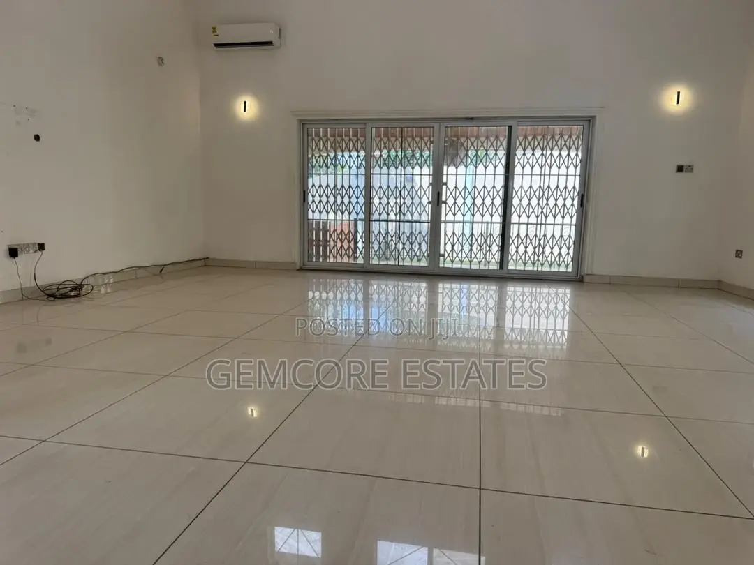 6bdrm House in East Legon for sale