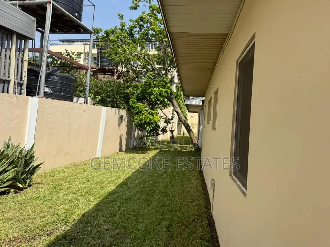 6bdrm House in East Legon for sale
