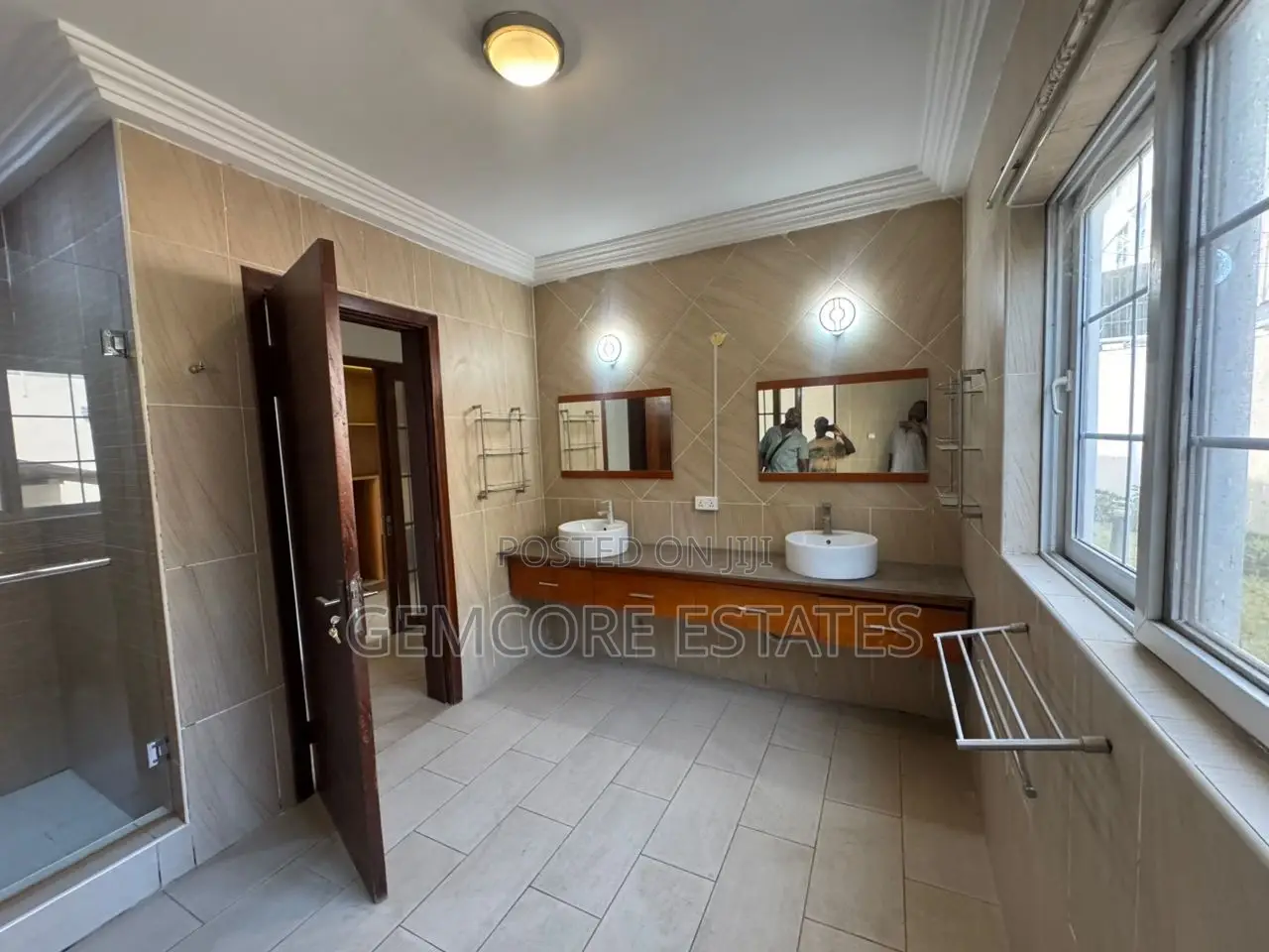 6bdrm House in East Legon for sale