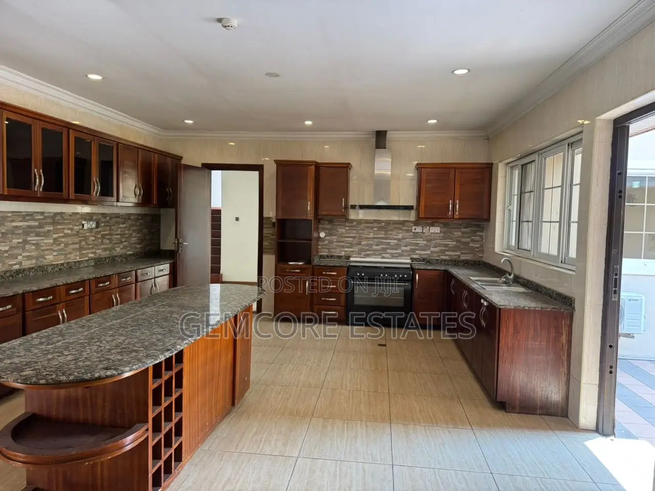 6bdrm House in East Legon for sale