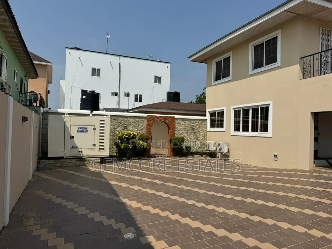 6bdrm House in East Legon for sale
