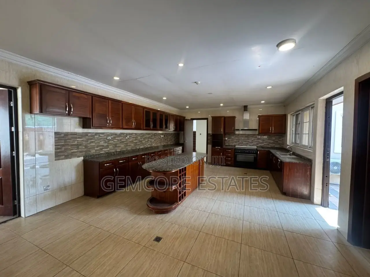 6bdrm House in East Legon for sale