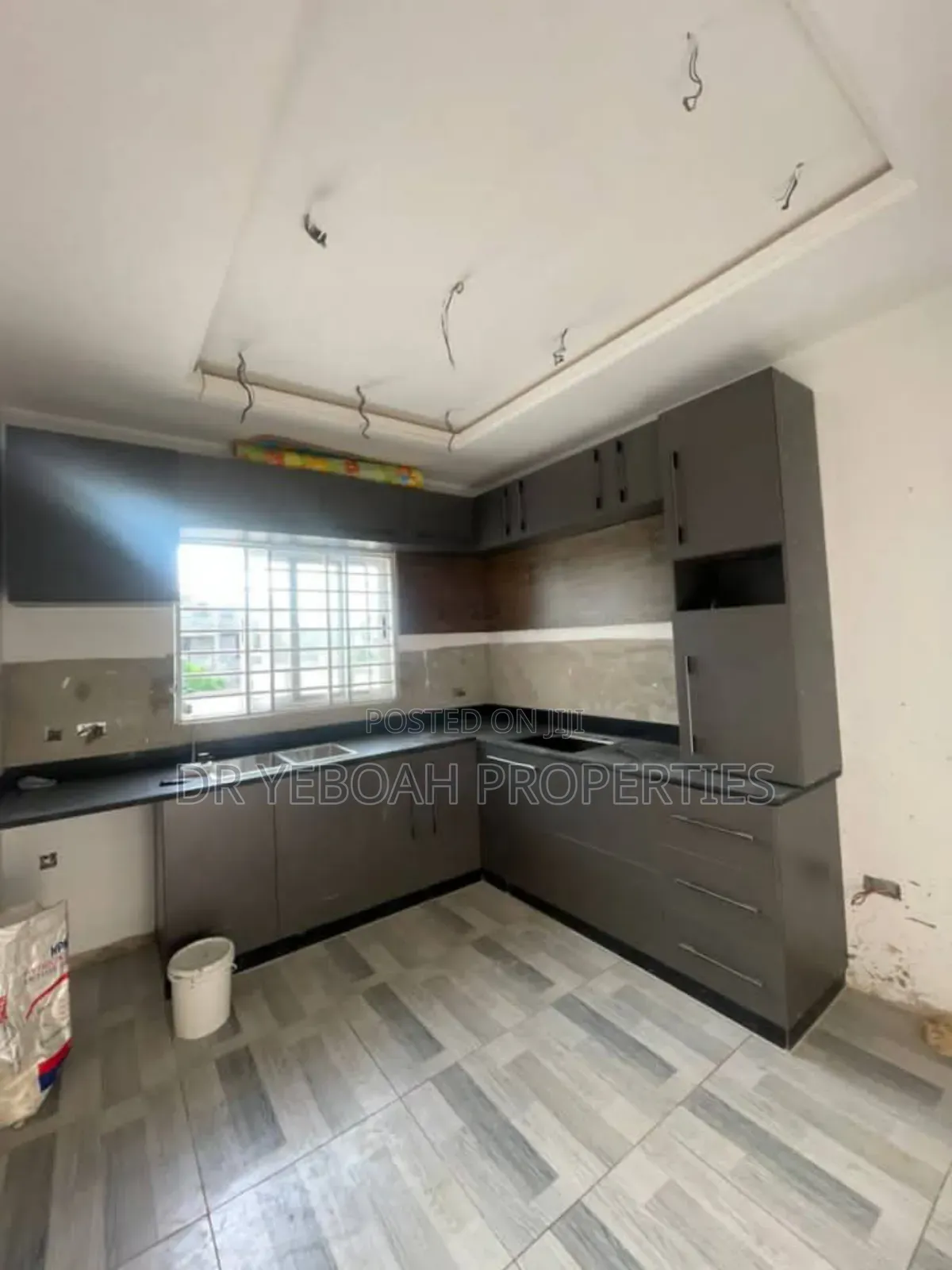 3bdrm House in Spintex: 3 Bedrooms for sale