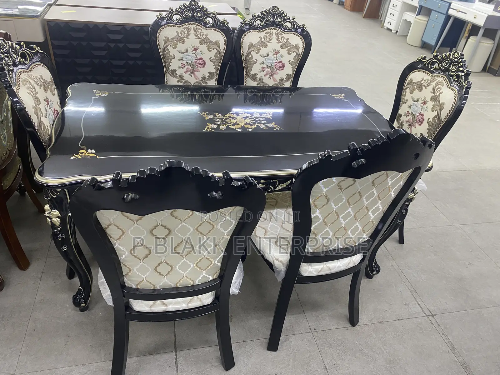 Classic Executive Wooden Royal Dining Table With Chairs