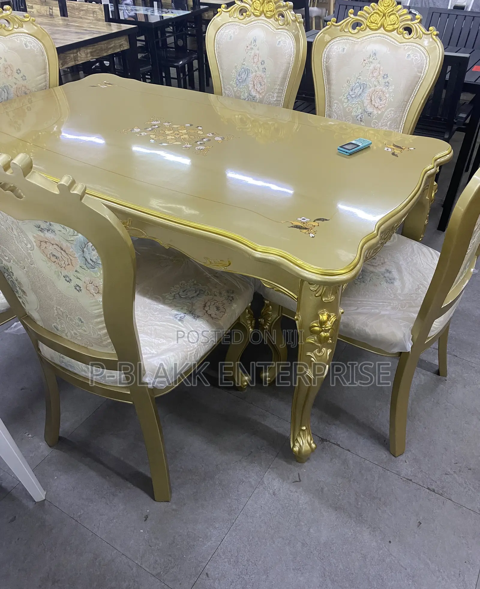 Executive Classic Wooden Royal Dining Table Set With Chairs