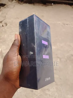 New Samsung Galaxy Z Flip 256 GB Gold