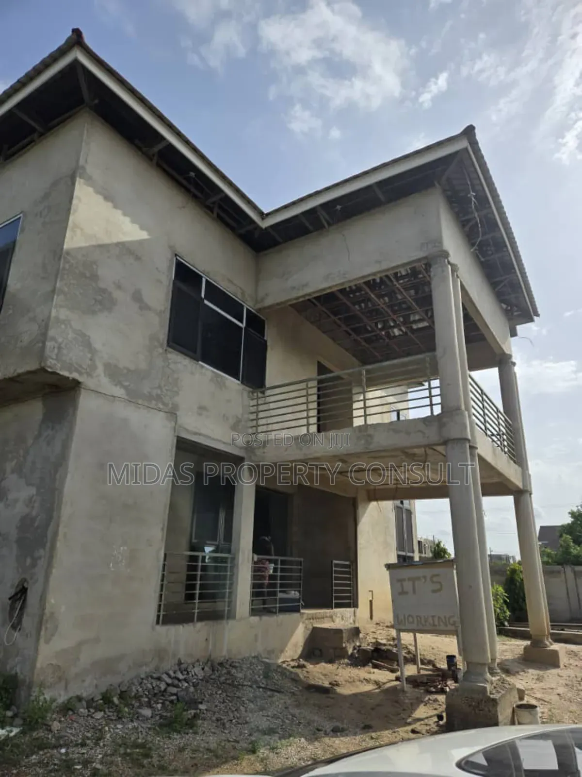 6bdrm House in Community 24, Tema Metropolitan for sale